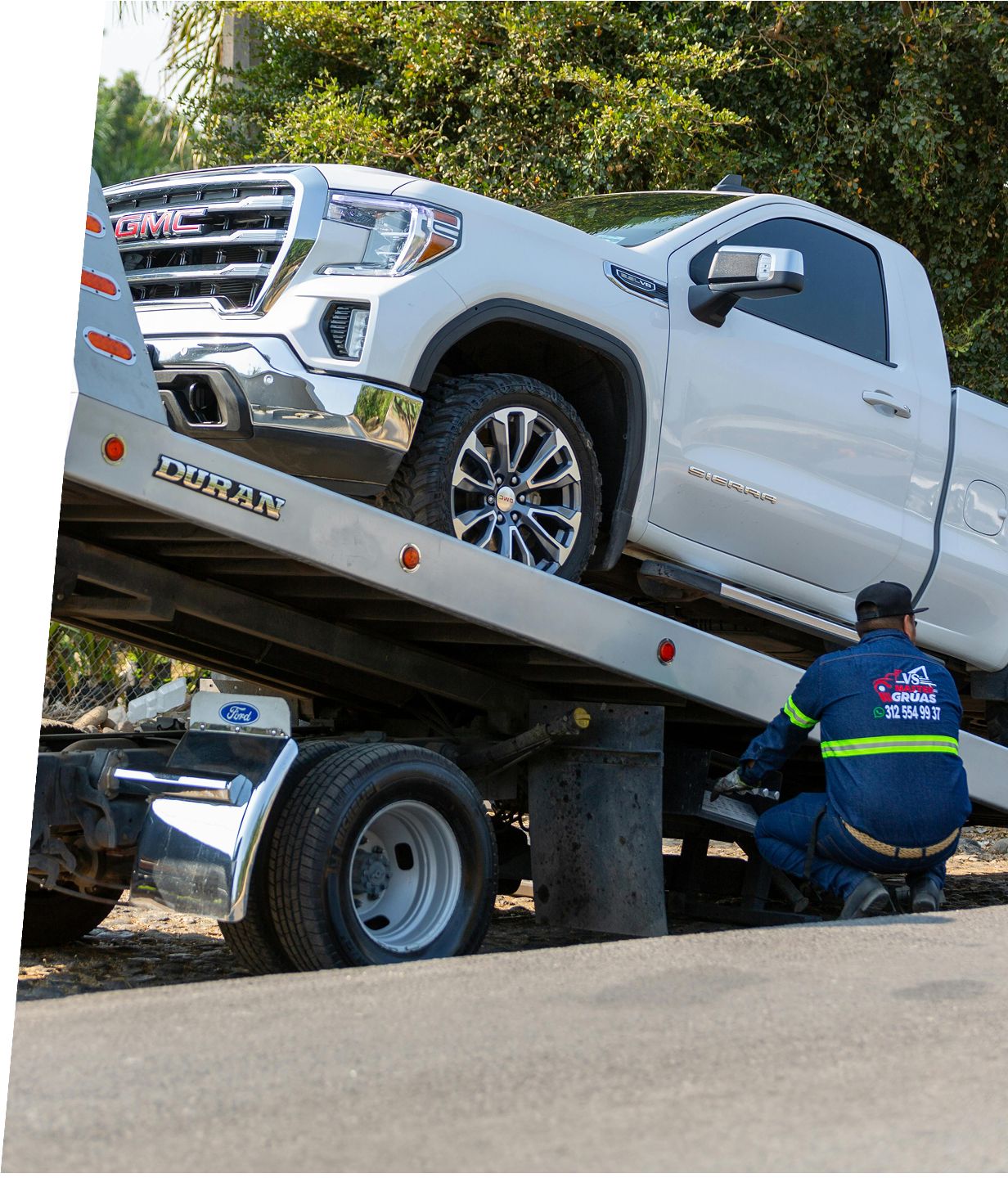 Tow truck with vehicles